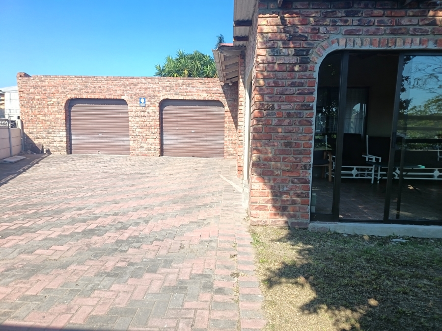 4 Bedroom Property for Sale in Algoa Park Eastern Cape